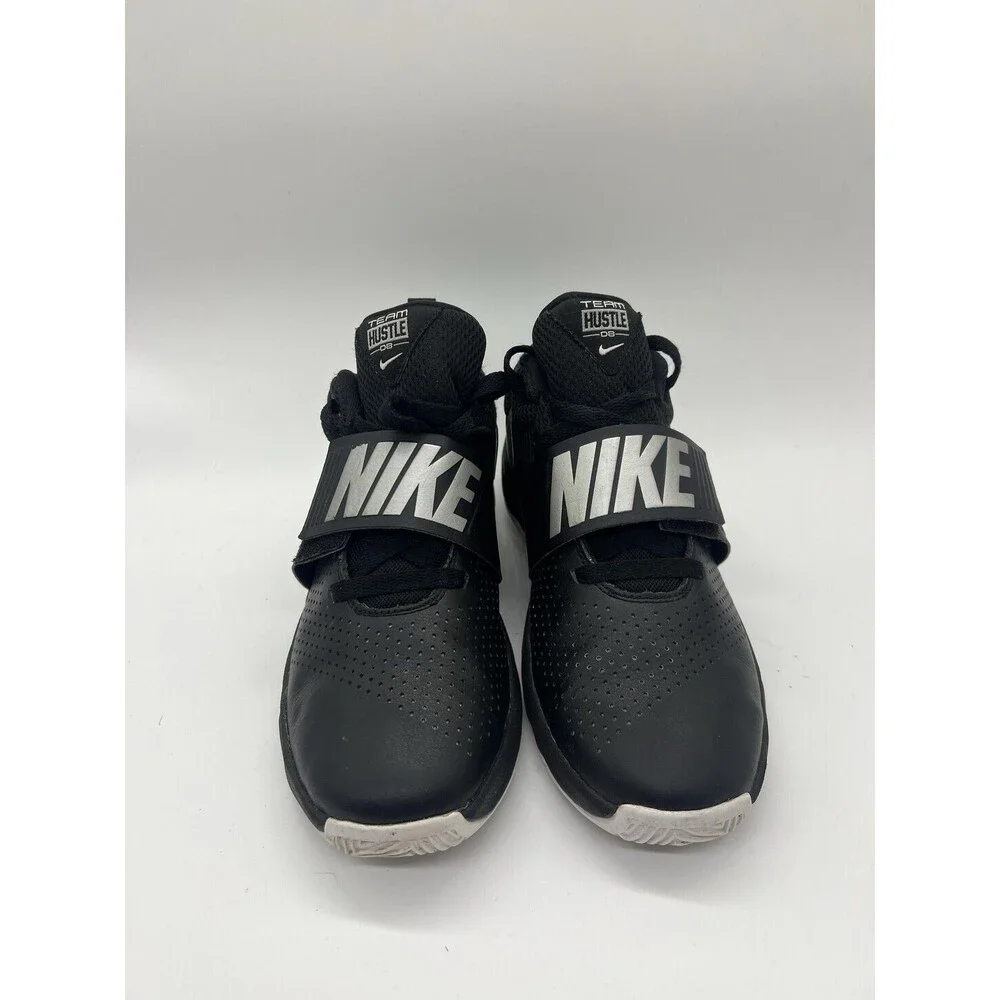 Nike Team Hustle D8 Shoes Youth Size 7Y Black Low Top Basketball 881941-001